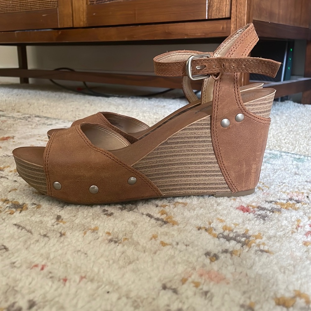 Lucky brand wedge sandals